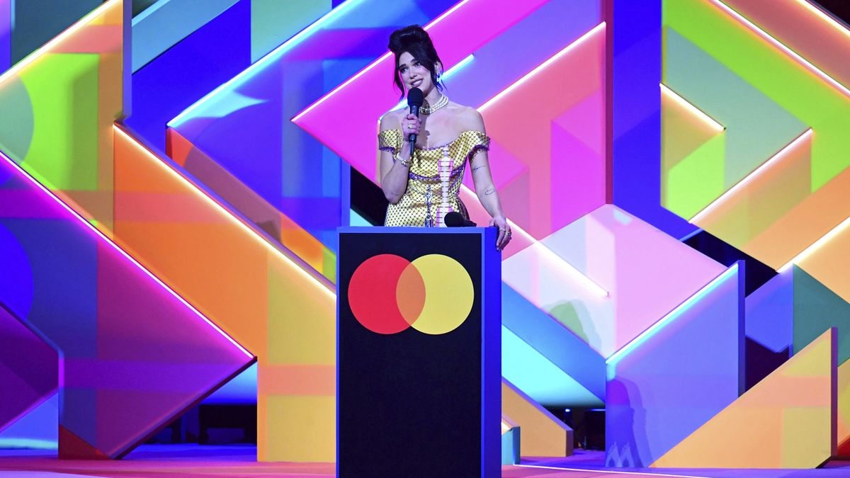 Brit Awards letos ovládla zpěvačka Dua Lipa